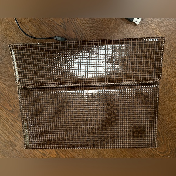 Brookstone Keyboard w/Portfolio Case IPad tablet. Accompanying cord, instruction - Picture 3 of 8